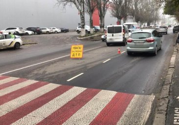 На Бугаевке автомобиль сбил женщину на пешеходном переходе: подробности ДТП