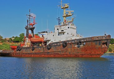 Под Одессой из тонувшего судна вытекла нефть: инцидент пытаются скрыть