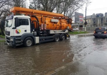 
В Одессе дождь подтопил Ярмарочную площадь
