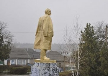 Вечный Ленин: в Одесской области продолжают бороться за советский памятник