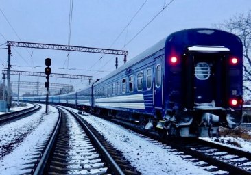 
Сидел на рельсах: в Одессе под колесами поезда погиб мужчина
