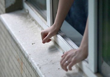 Трагедия на поселке Котовского: мужчина спрыгнул с крыши высотки