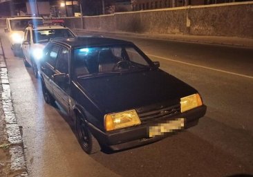 Ночные приключения: в Одессе пьяные парни украли машину, а другие устроили ДТП