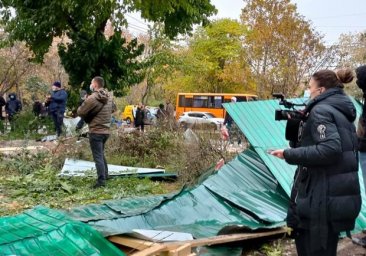 На Академической таки снесли забор: что говорят в мэрии