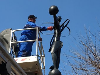 В Одессе обновили памятники жертвам Чернобыльской катастрофы.