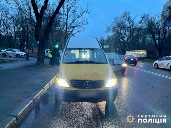 Одесские полицейские устанавливают обстоятельства ДТП, в котором пострадала прохожая