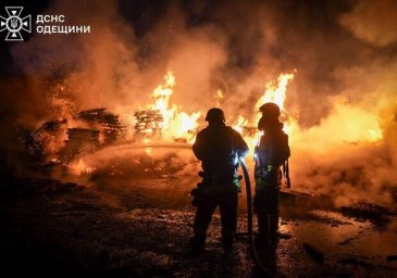 Нічна атака дронів на Одесу: з-під завалів врятували чотирьох людей, загиблих немає