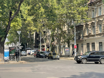 Центр Одессы вновь открыли для пешеходов и авто