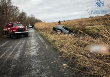 В Одесской области спасатели изъяли из воды автомобиль и двух погибших