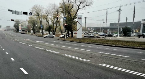 На Николаевской дороге обновили дорожную разметку.