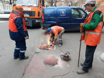 В Одессе демонтируют незаконно установленные юнипаркеры