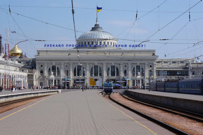 Укрзализныця на период затяжного комендантского часа в Одессе отменяет поезда